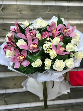 Букет цветов из: Розы и Хризантемы в Хлюпино