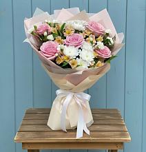 Букет цветов из:  Гвоздики, Орхидеи и Розы в Хлюпино