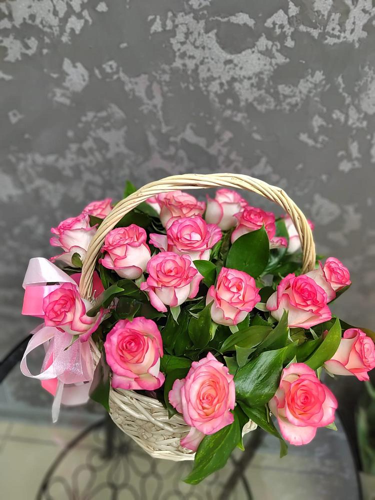 Цветочная композиция из Розы в корзине в Хлюпино