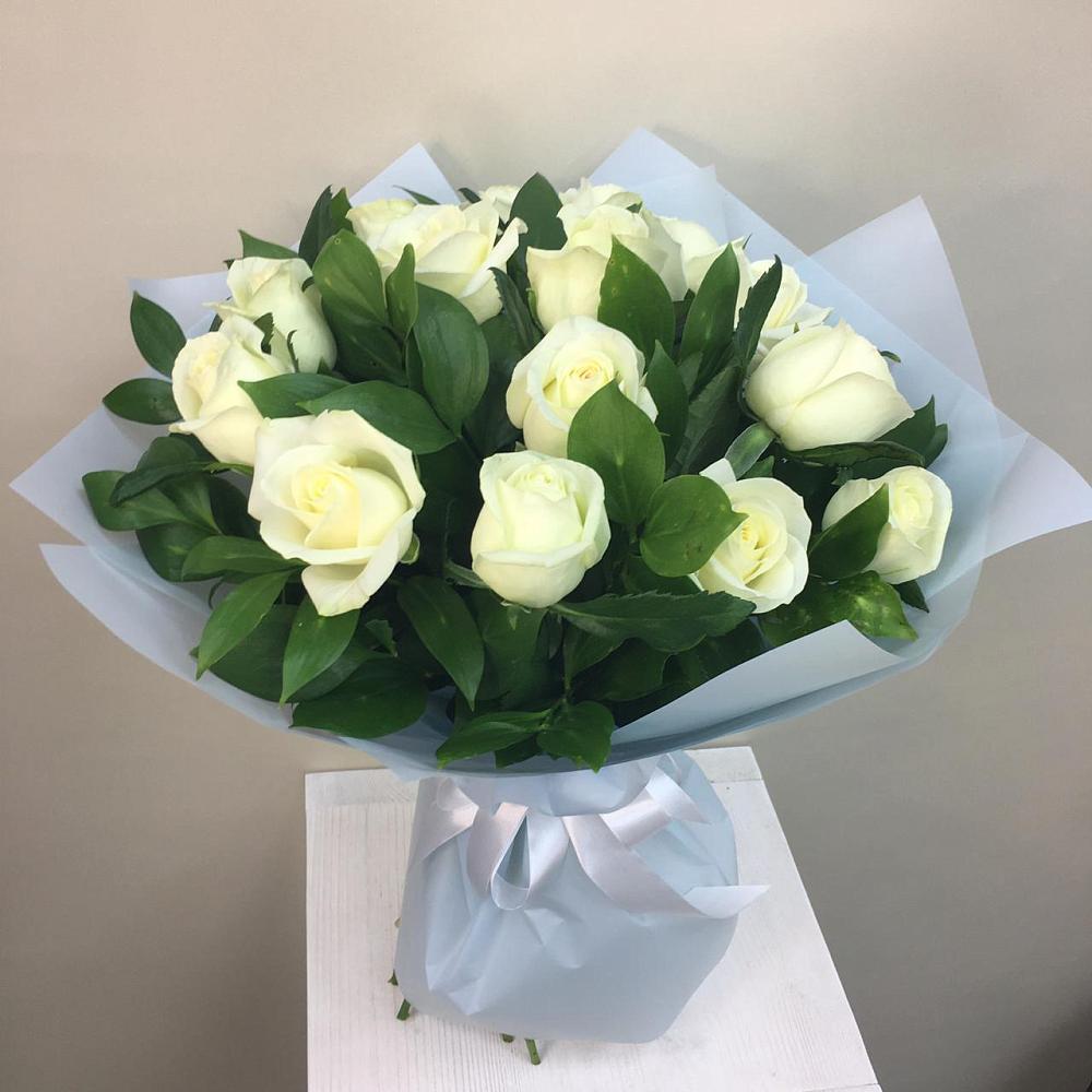Букет 15 Белых роз Проуд в Хлюпино