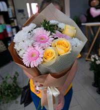 Букет цветов из:  Герберы, Розы и Хризантемы в Хлюпино