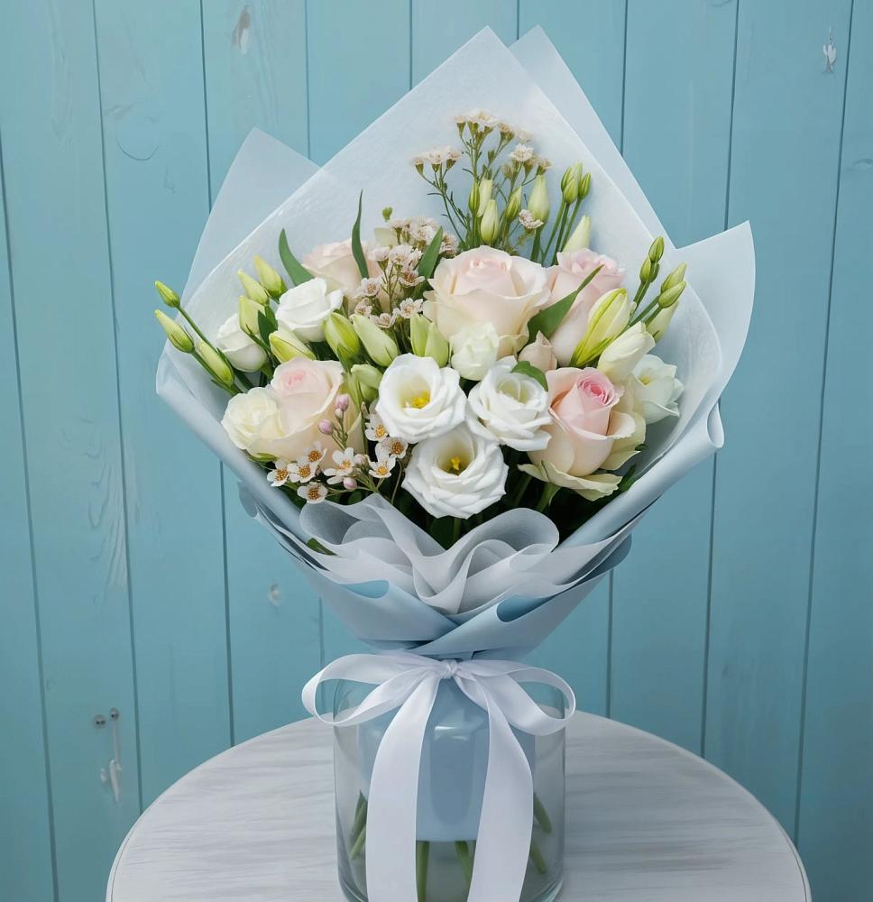 Букет цветов из: Розы и Лизиантусы в Хлюпино