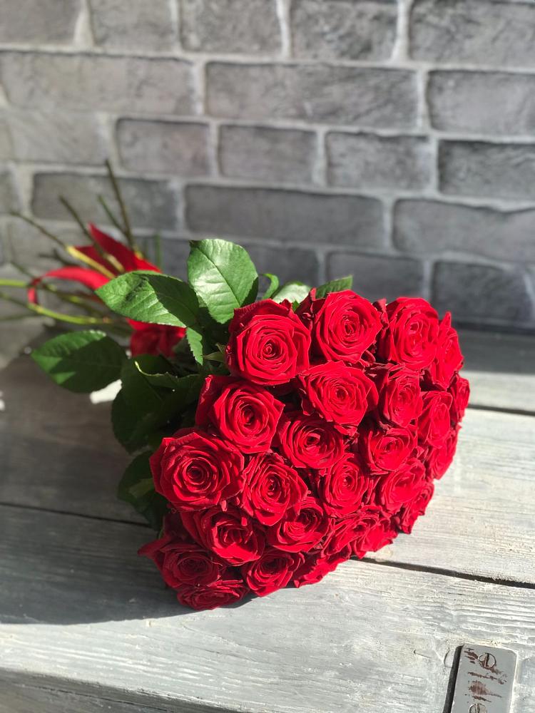 Букет Красные розы Фридом в Хлюпино