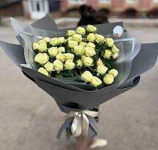 Букет Белые кустовые розы Солинеро в Хлюпино
