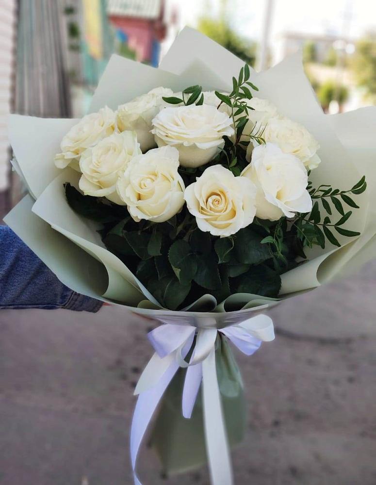 Букет Белые розы Проуд в Хлюпино