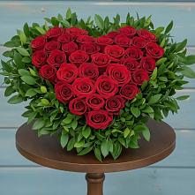 Цветочная композиция из Розы в виде сердца в Хлюпино