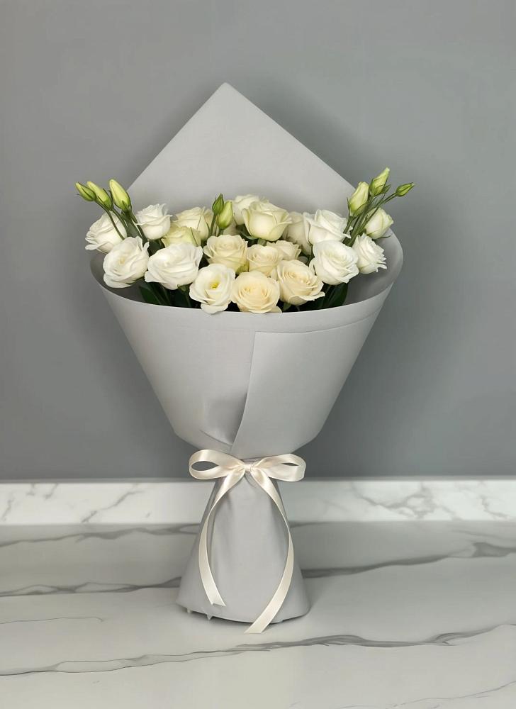 Букет цветов из: Розы и Лизиантусы в Хлюпино