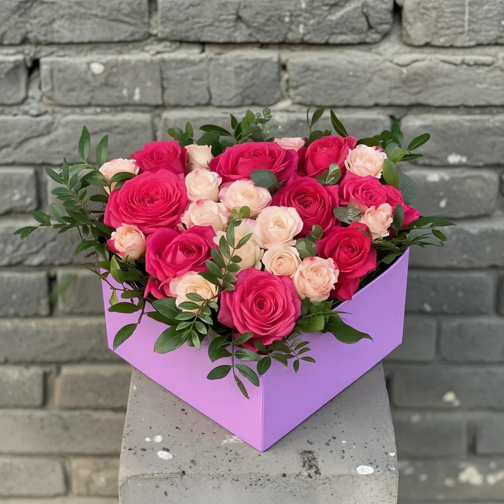 Цветочная композиция из Розы в коробке в Хлюпино