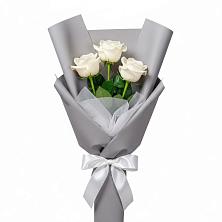 Букет 3 белые розы в Хлюпино