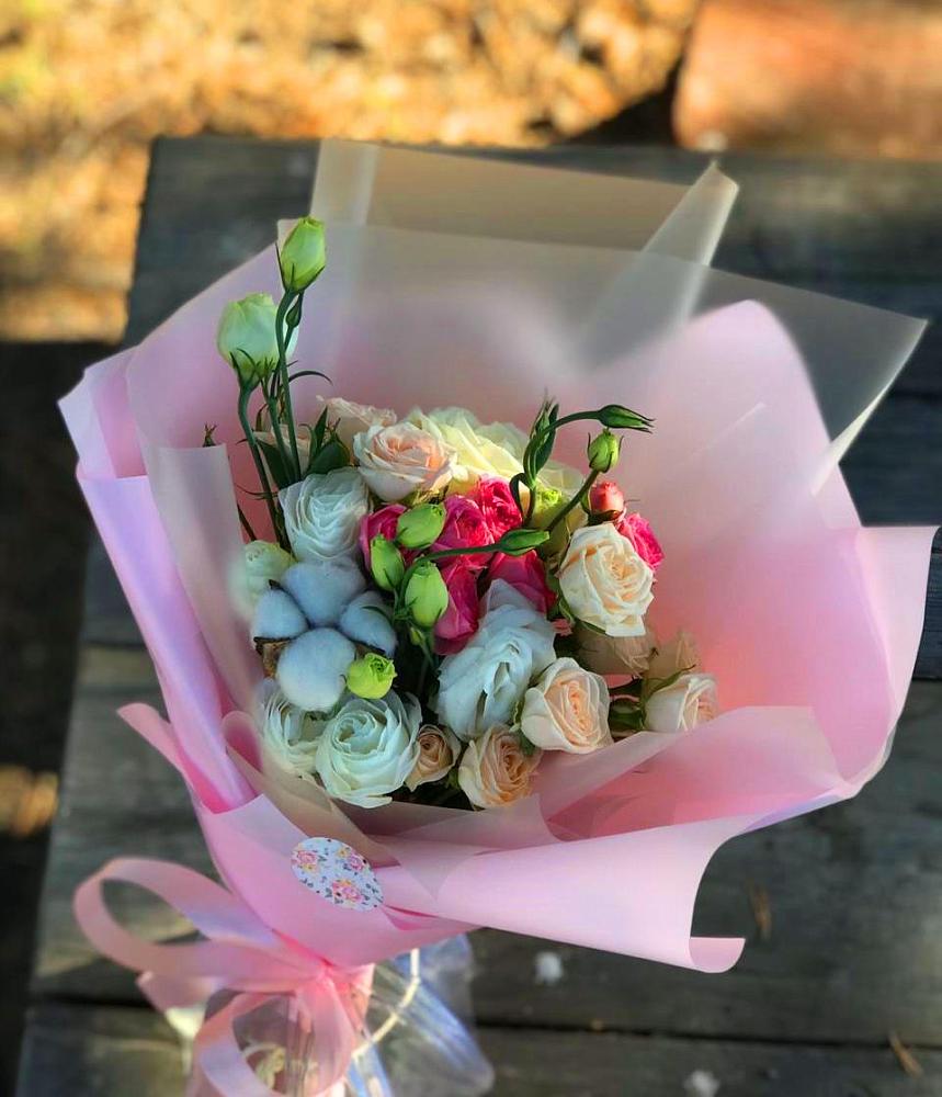 Букет цветов из: Розы и Лизиантусы в Хлюпино