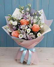 Букет цветов из:  Лизиантусы, Розы, Альстромерии и Гипсофила в Хлюпино