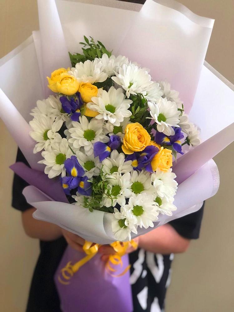 Букет цветов из: Ирисы, Хризантемы и Розы в Хлюпино
