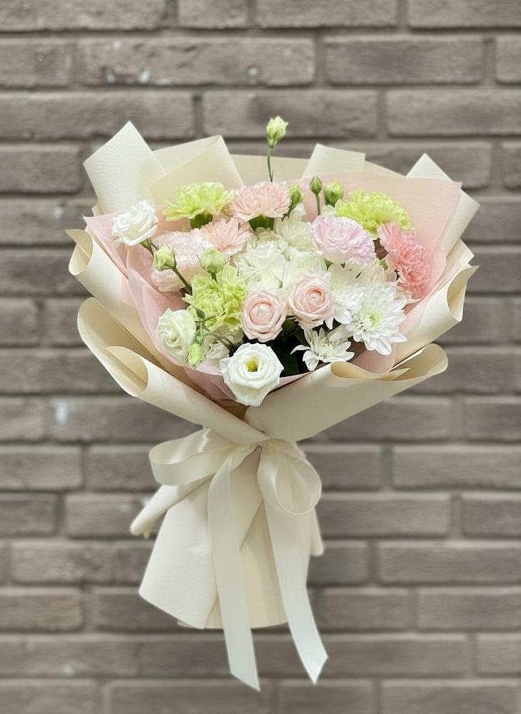Букет цветов из: Гвоздики, Розы, Лизиантусы и Хризантемы в Хлюпино
