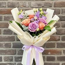 Букет цветов из:  Лизиантусы и Розы в Хлюпино