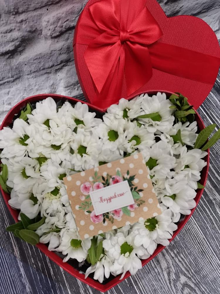 Цветочная композиция из Хризантемы в виде сердца в Хлюпино