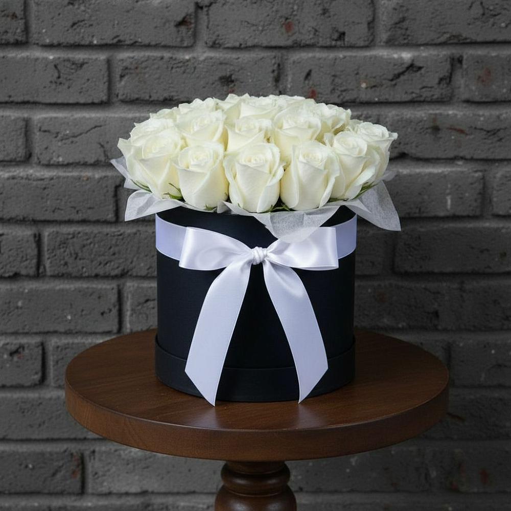 Цветочная композиция из Розы в шляпной коробке в Хлюпино