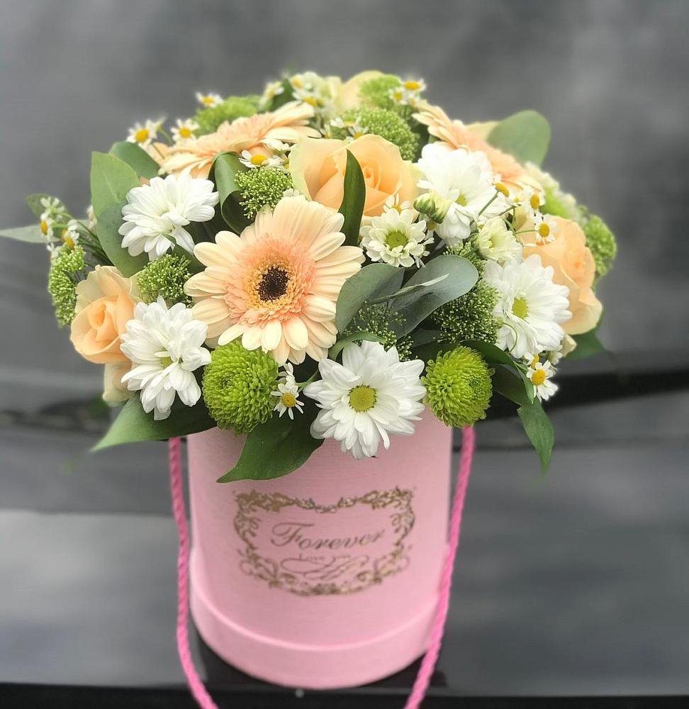 Цветочная композиция из Розы, Герберы и Хризантемы в шляпной коробке в Хлюпино