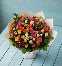 Букет Микс из разноцветных кустовых роз в Хлюпино