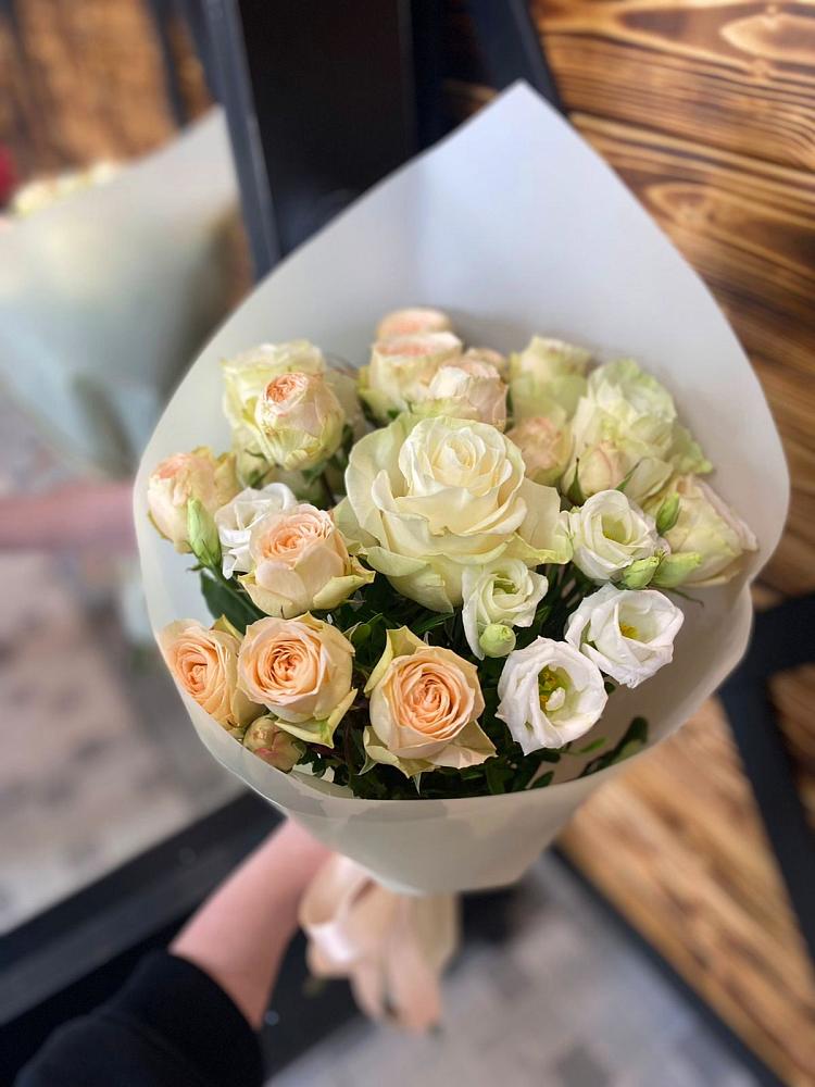 Букет цветов из: Розы и Лизиантусы в Хлюпино