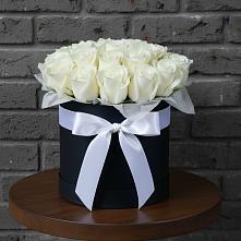 Цветочная композиция из Розы в шляпной коробке в Хлюпино