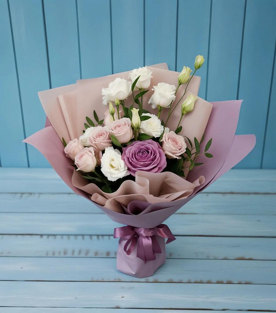 Букет цветов из: Розы и Лизиантусы в Хлюпино